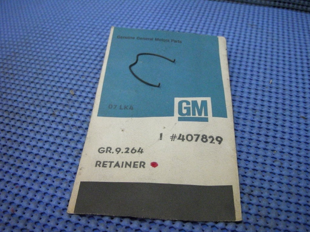1971 - 1972 Oldsmobile Cold Air Outlet Retainer NOS # 407829