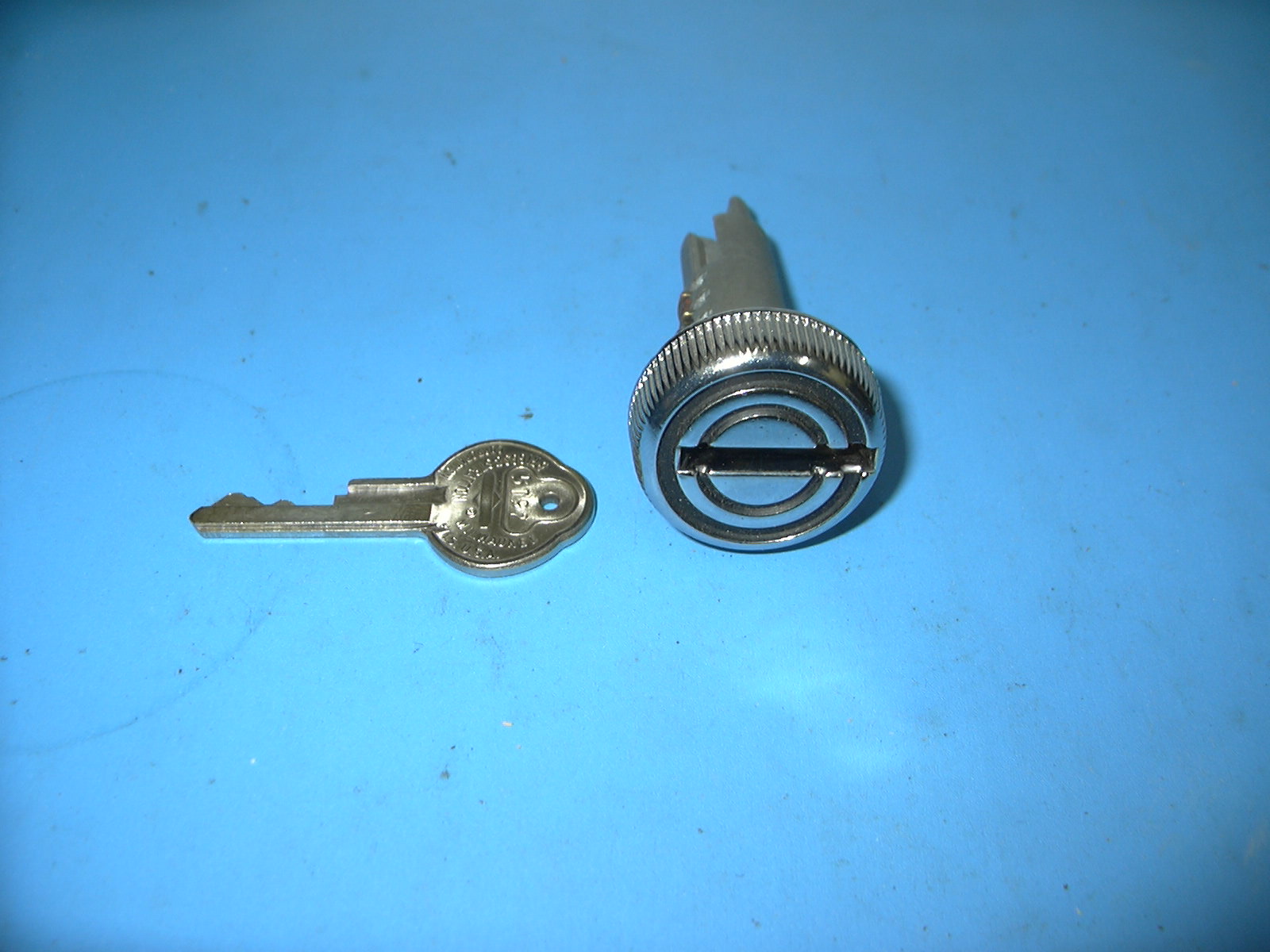 1968 - 1970 Buick Glove Compartment Cylinder Lock and Key # 512 image 1