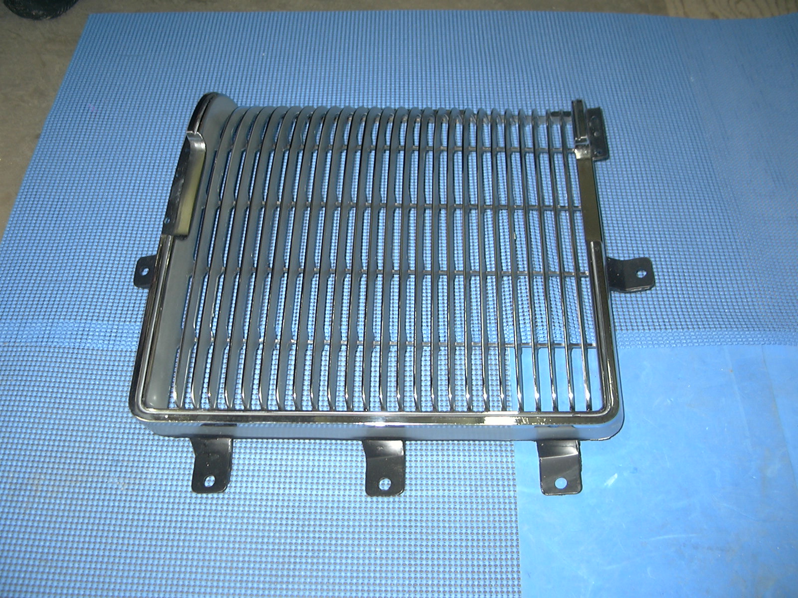 1972 Oldsmobile Right Hand Grille NOS # 410140 image 6