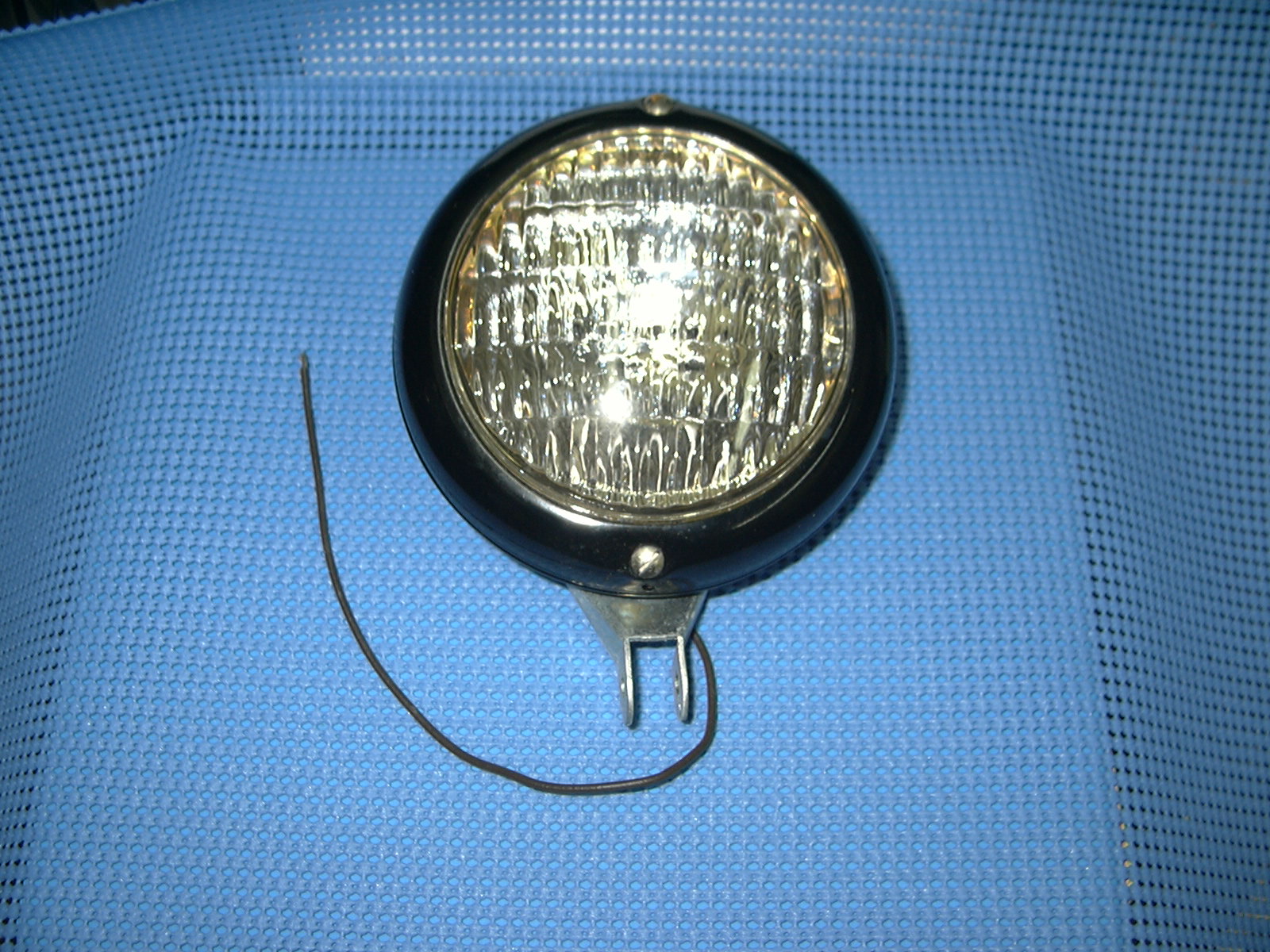 1975 Grote Manufacturing Auxiliary 12 Volt Light NOS # 64101