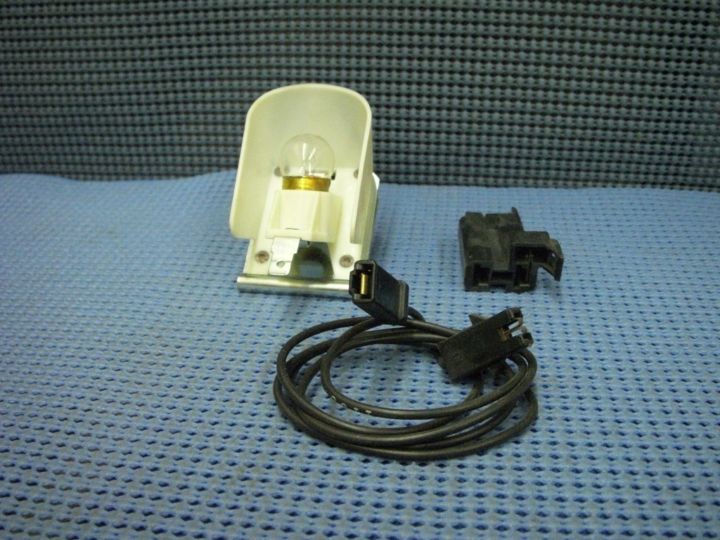 1971 - 1972 Oldsmobile Trunk Compartment Lamp Package NOS # 983266