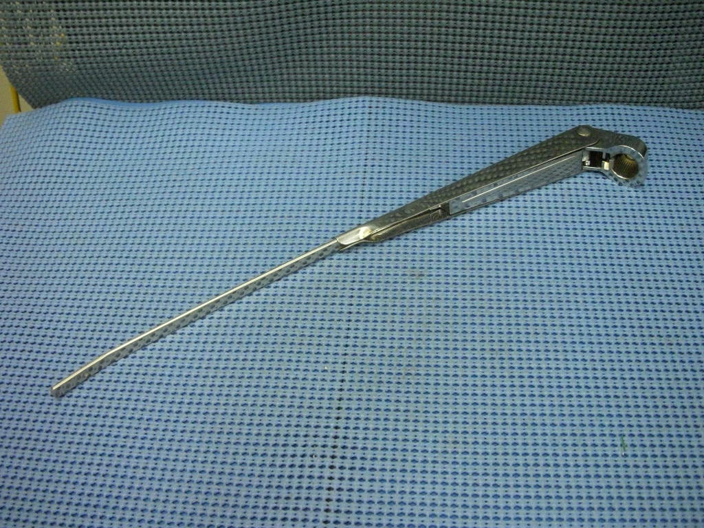 1961 - 1962 Oldsmobile Right Hand Windshield Wiper Arm NOS # 579888