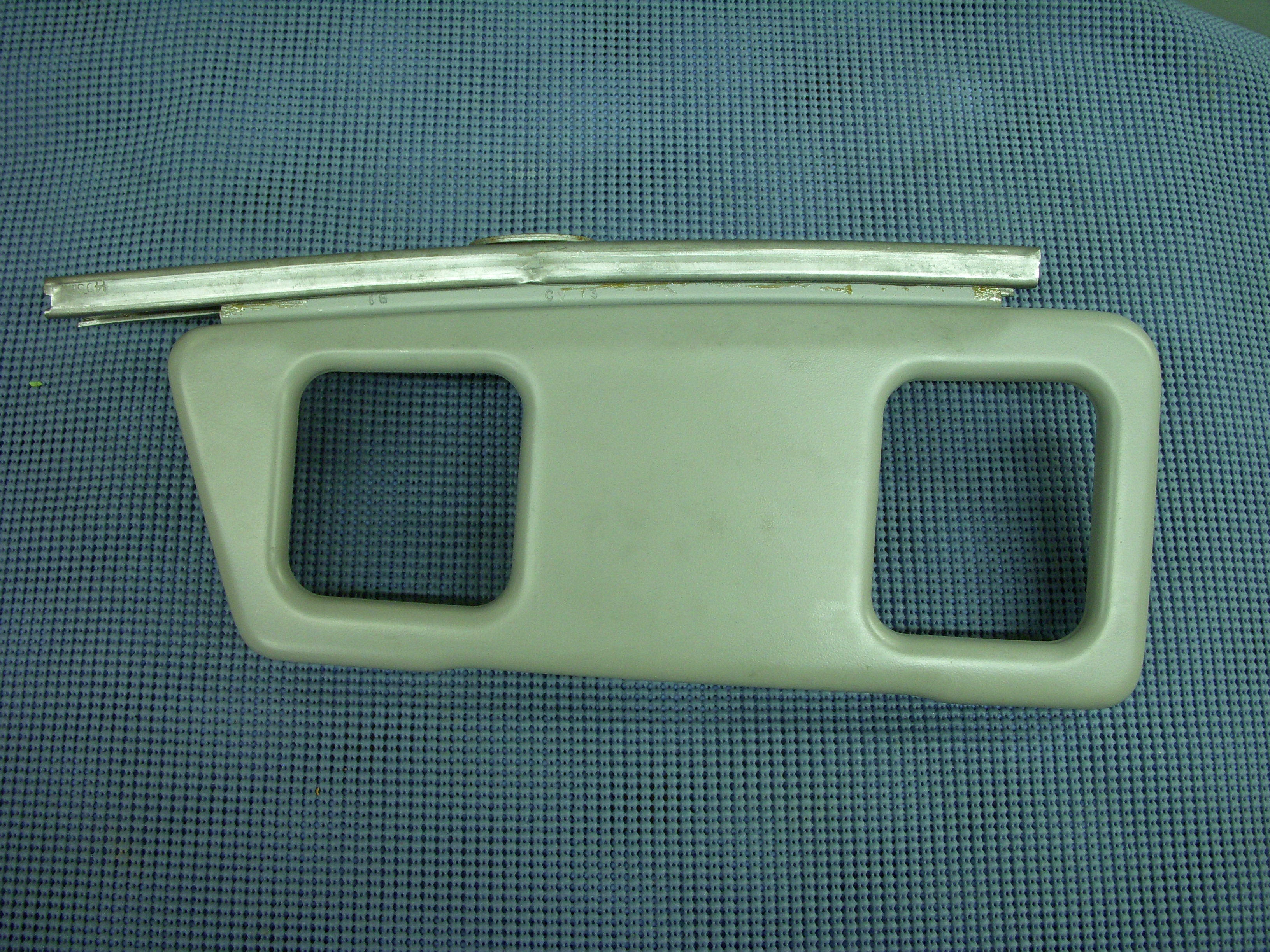 1992 - 2002 GM Seat Riser NOS # 15655582