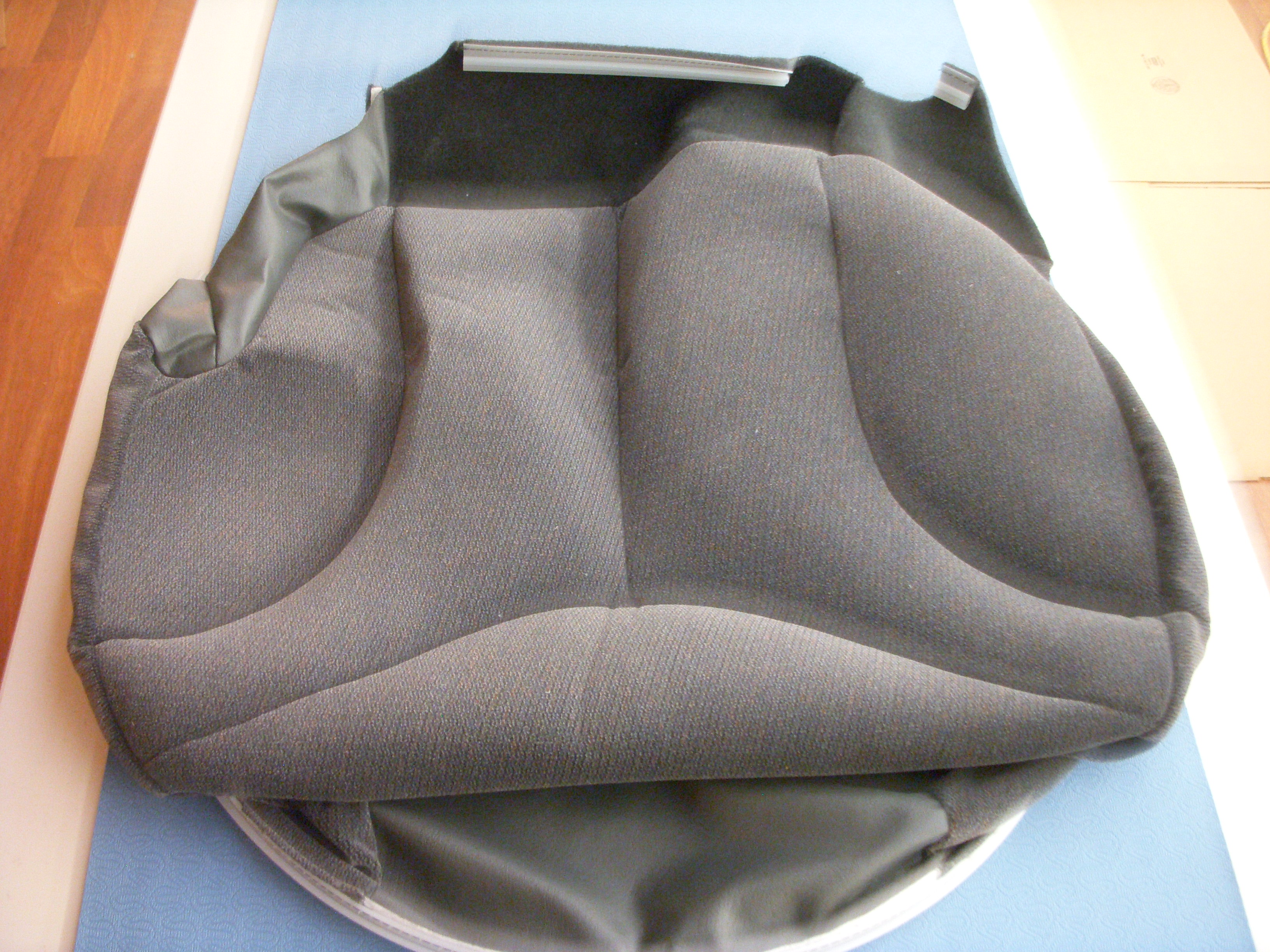 2000 - 2001 Cadillac, Chevrolet and GMC Truck Cloth Drivers Seat Cover NOS # 88934542